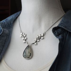 English Ivy Necklace with Moss Agate Stone