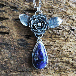 Purple Chariote Flower Necklace
